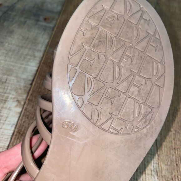 DVF
Diane von Furstenberg
Taupe Jelly Jaya Love Knot Sandals Flats - Picture 7 of 11